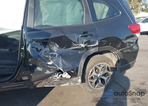 2021 Subaru Forester Premium z USA, uszkodzony, nr VIN JF2SKAJC0MH527479